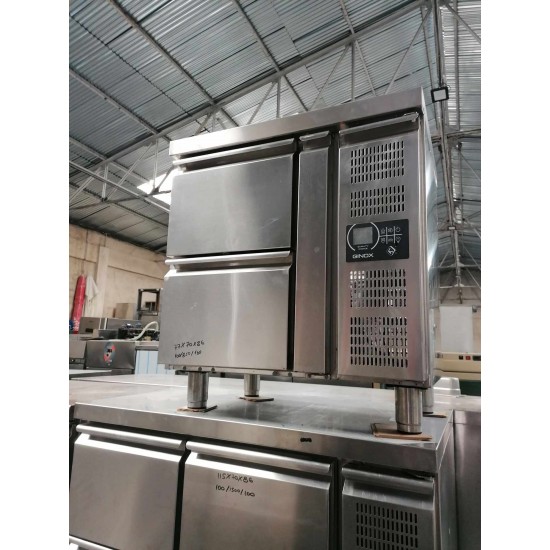 Μεταχειρισμένο Ψυγειο Πάγκος με δυο Συρτάρια Μάρκας GINOX με εξωτερικό Μοτέρ 77Χ70Χ86 